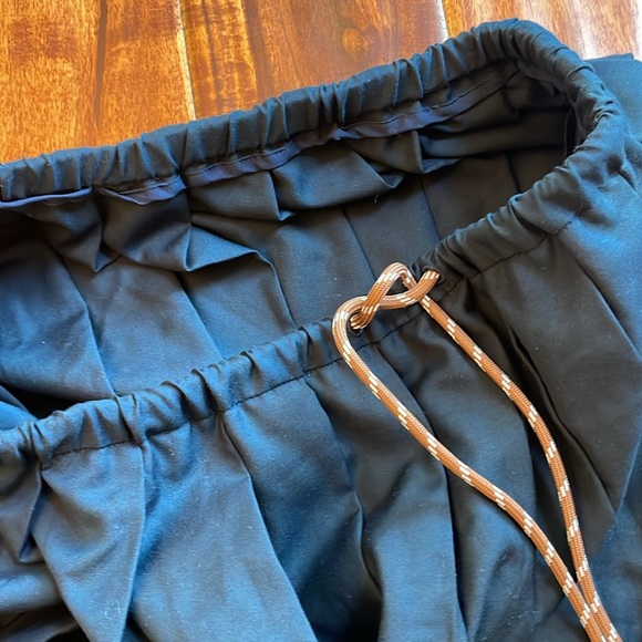 Miu Miu Navy Pleated Skirt, size 38 - Picture 3 of 4